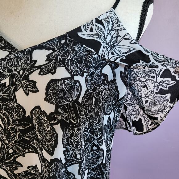 Express Black & White Floral Chiffon Ruffle Flounce Open Back Camisole Blouse - Picture 3 of 16